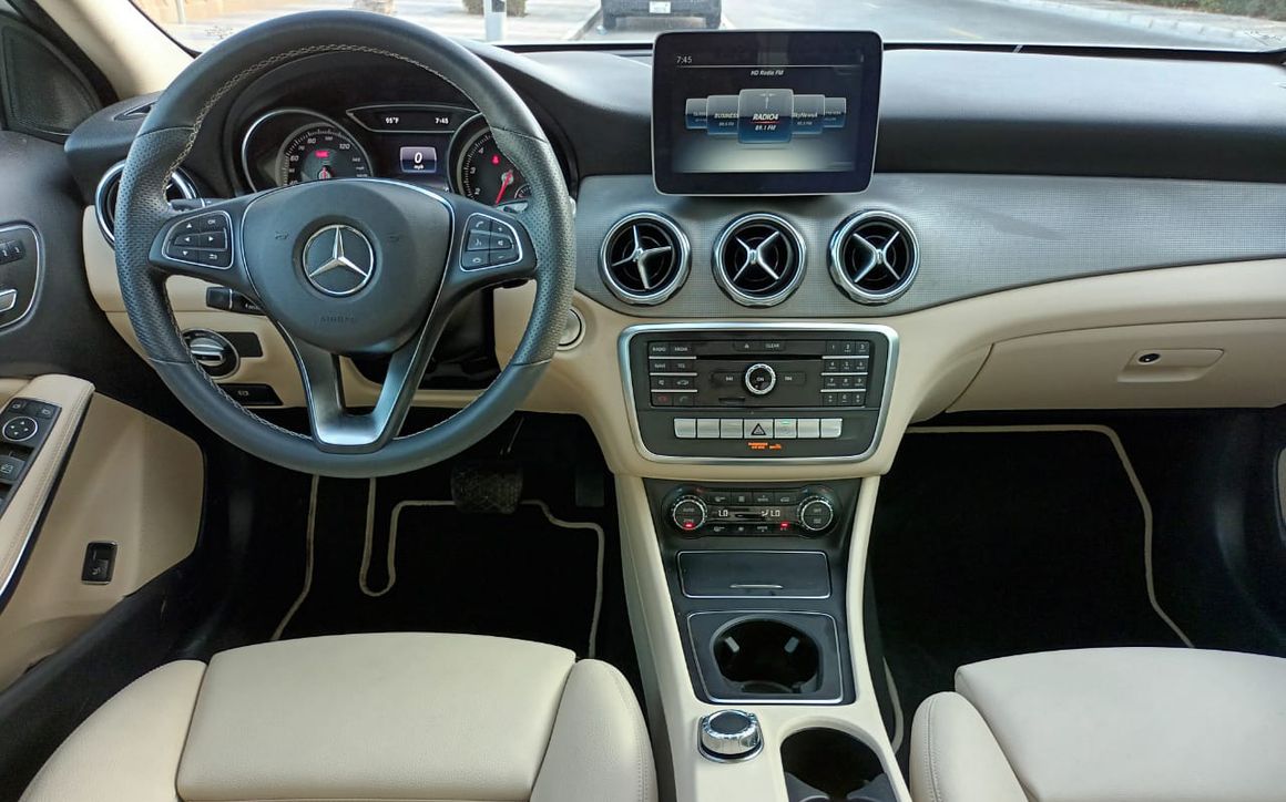 MERCEDES GLA250 - image 10