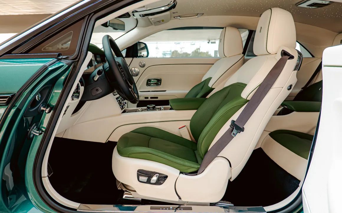 Rolls Royce Spectre - image 8