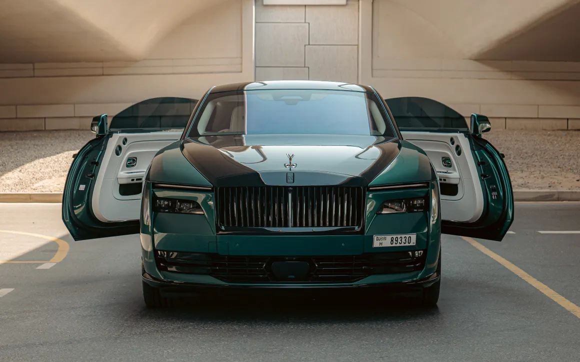 Rolls Royce Spectre - image 3