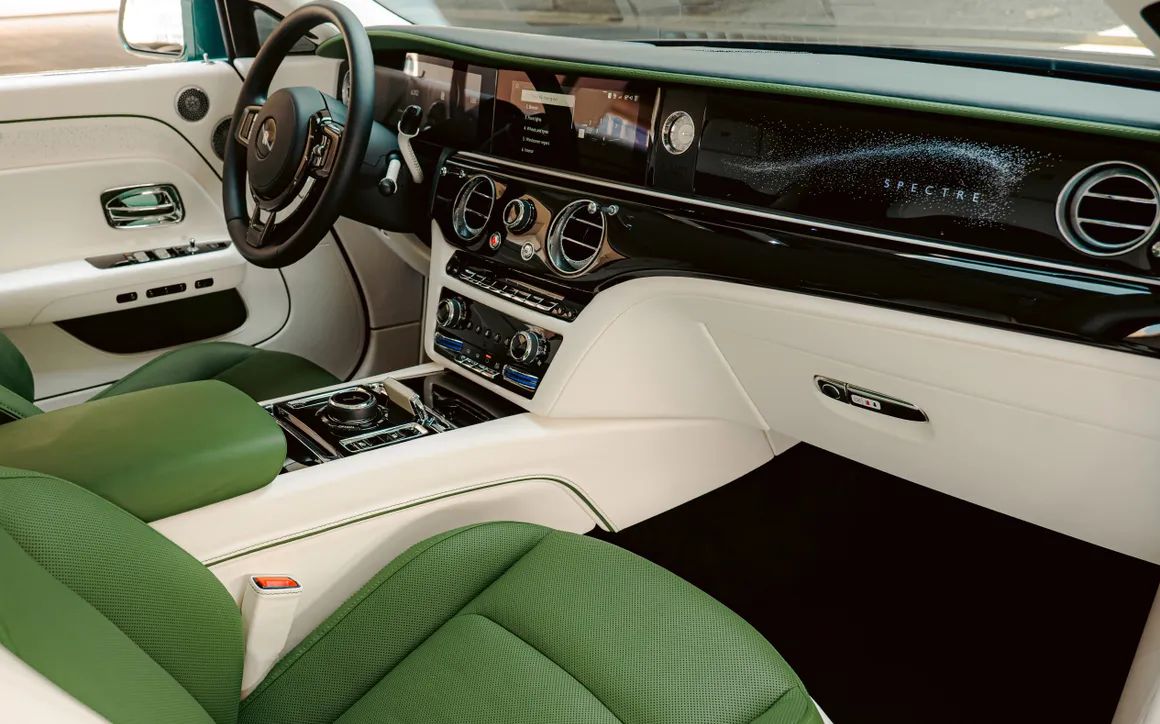 Rolls Royce Spectre - image 10