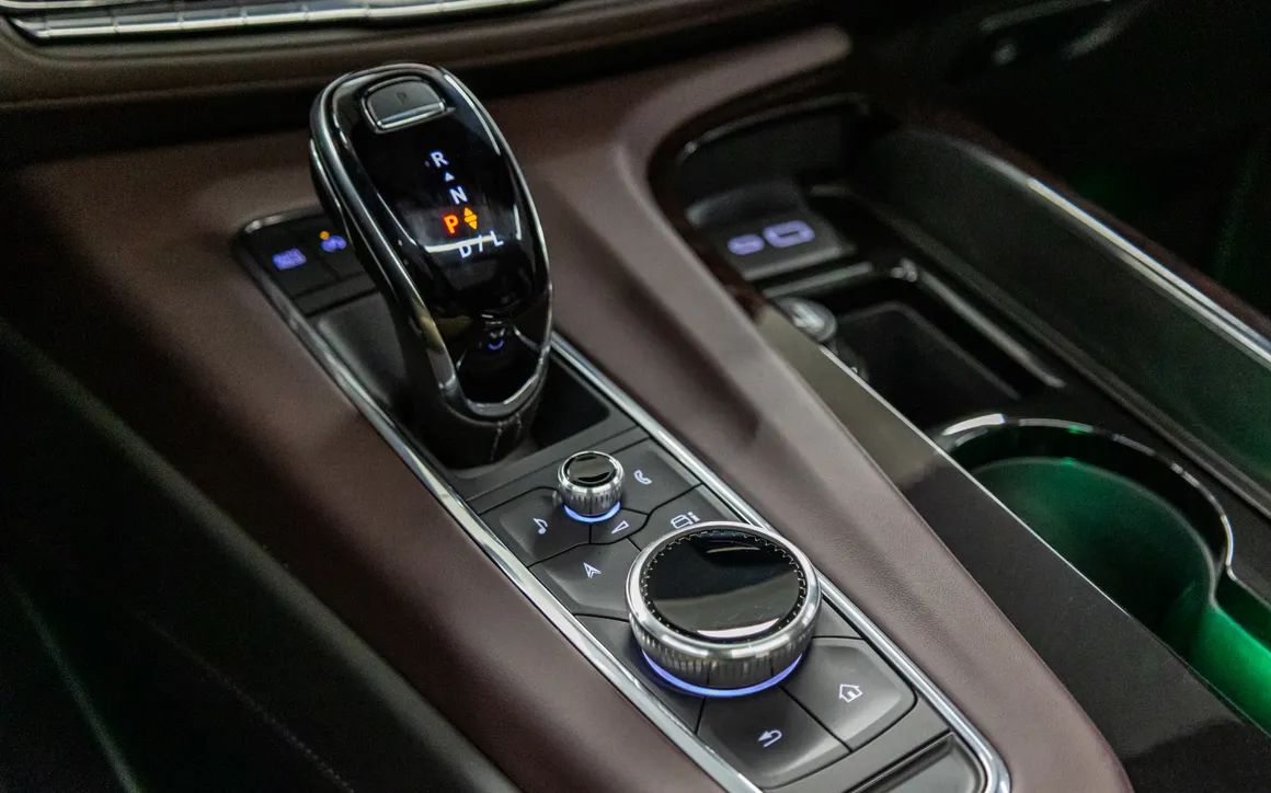 Cadillac Escalade Sport Platinum - image 23