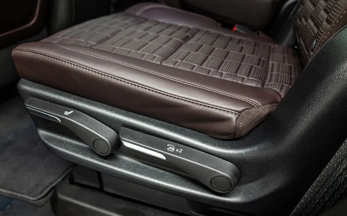 Cadillac Escalade Sport Platinum - image 33