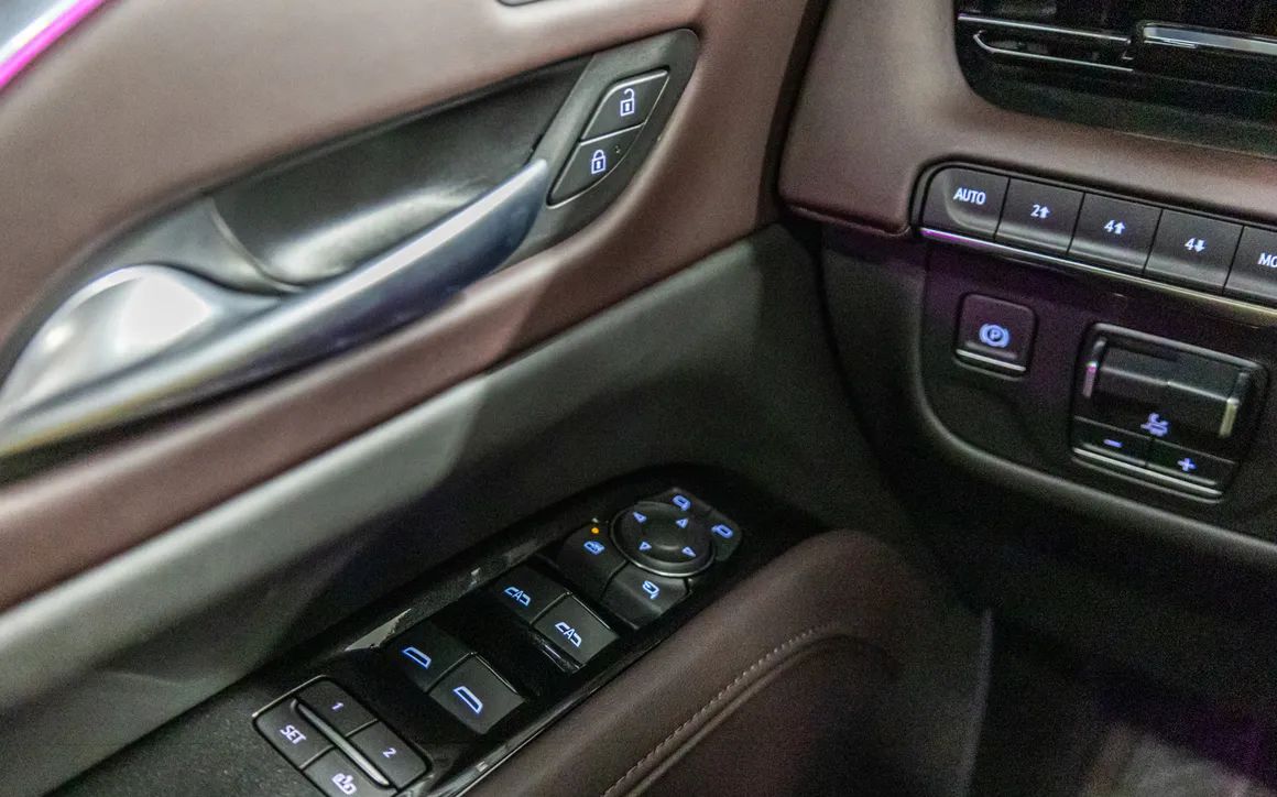 Cadillac Escalade Sport Platinum - image 32