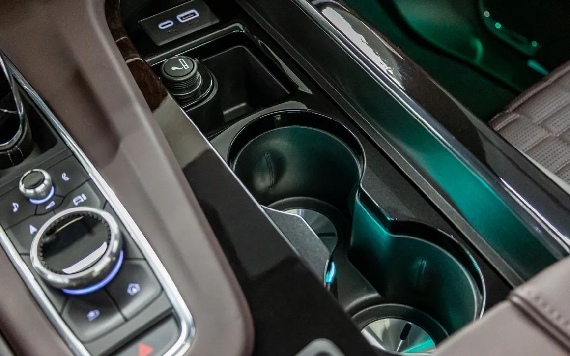 Cadillac Escalade Sport Platinum - image 24