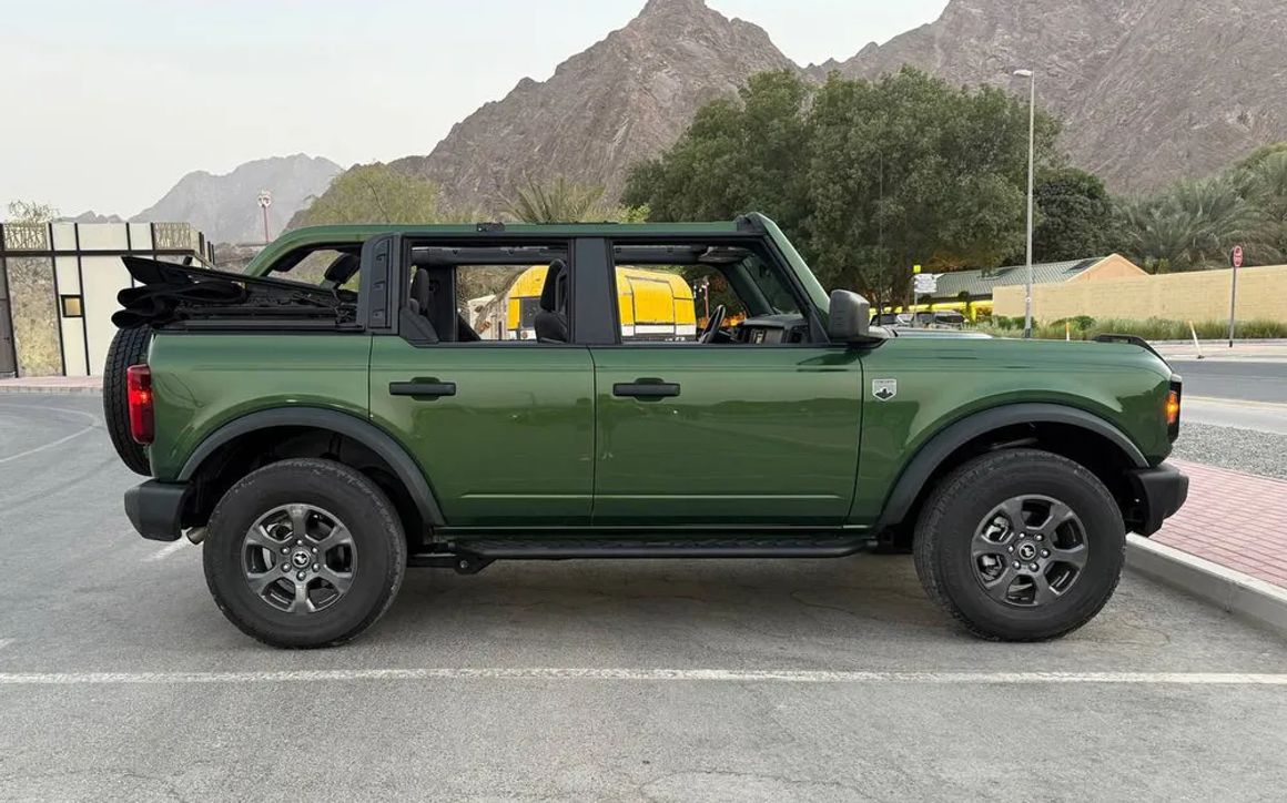 Ford Bronco - image 6