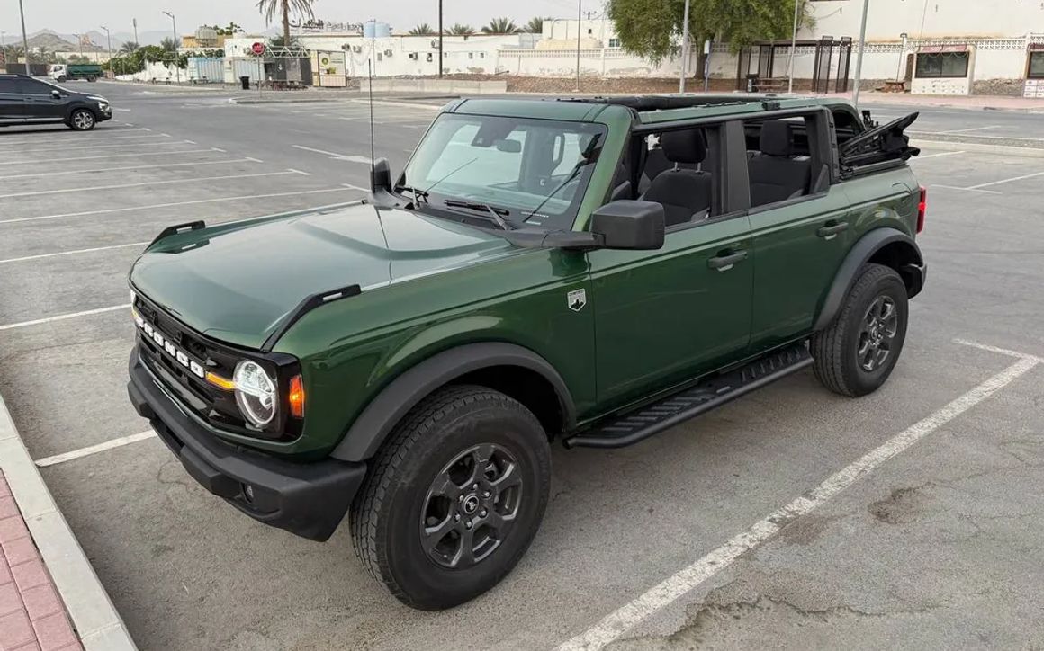 Ford Bronco - image 2