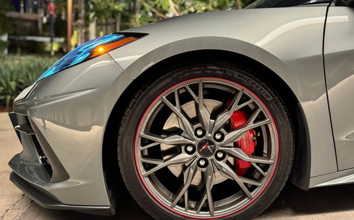 Chevrolet Corvette - image 7