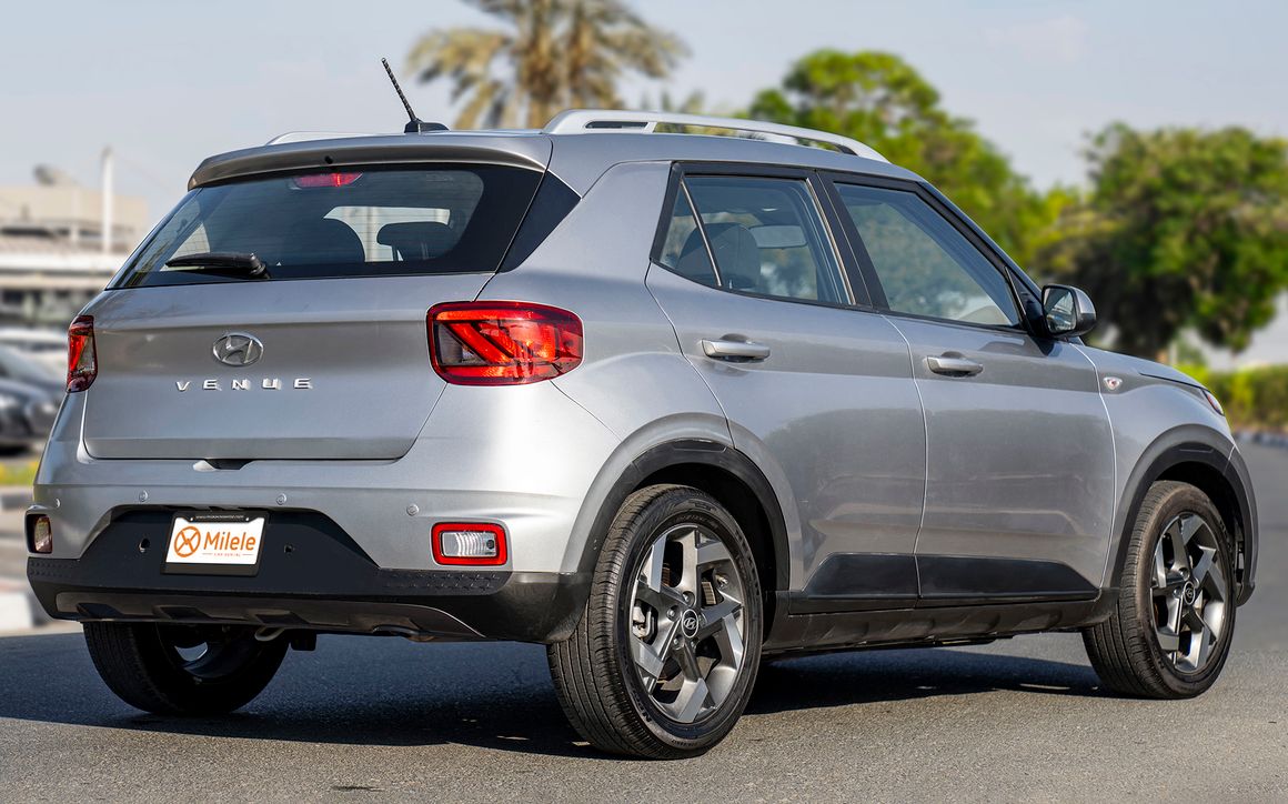 HYUNDAI VENUE - image 8