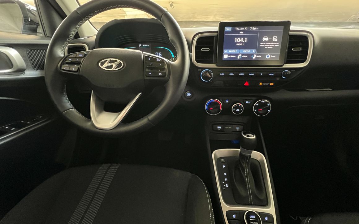 Hyundai Venue - image 10