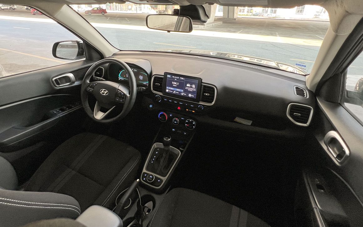 Hyundai Venue - image 9