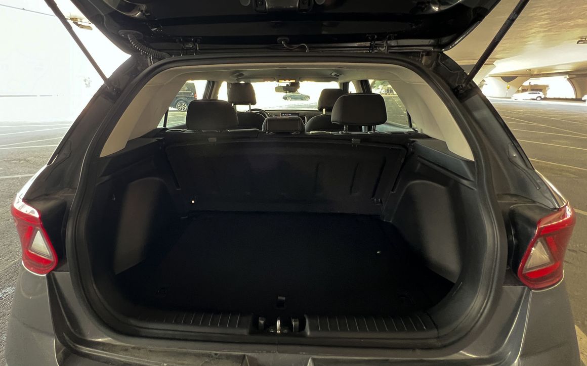Hyundai Venue - image 8