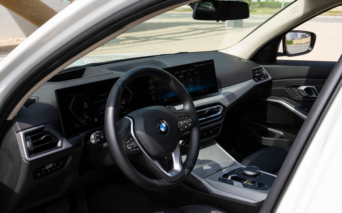 BMW 320i - image 14