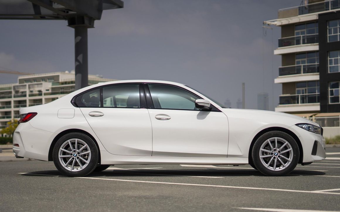 BMW 320i - image 5