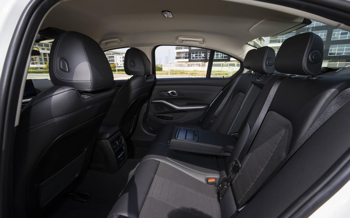 BMW 320i - image 17