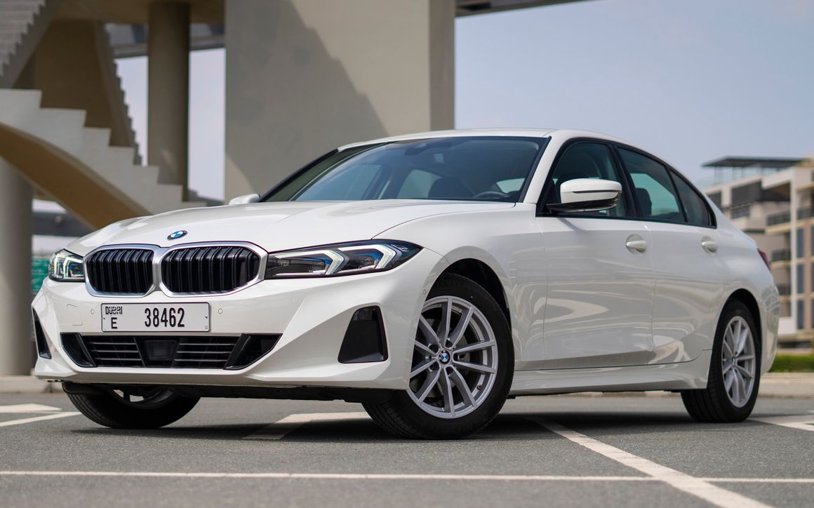 BMW 320i - image 1