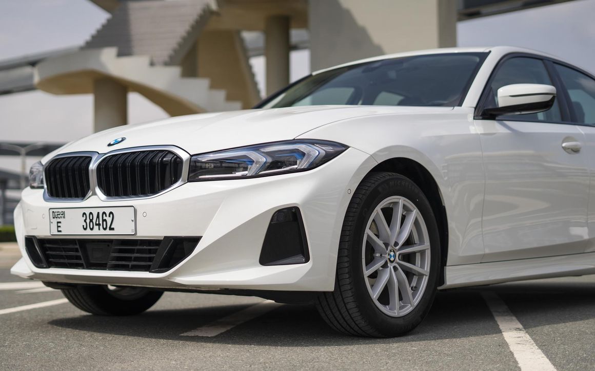 BMW 320i - image 9