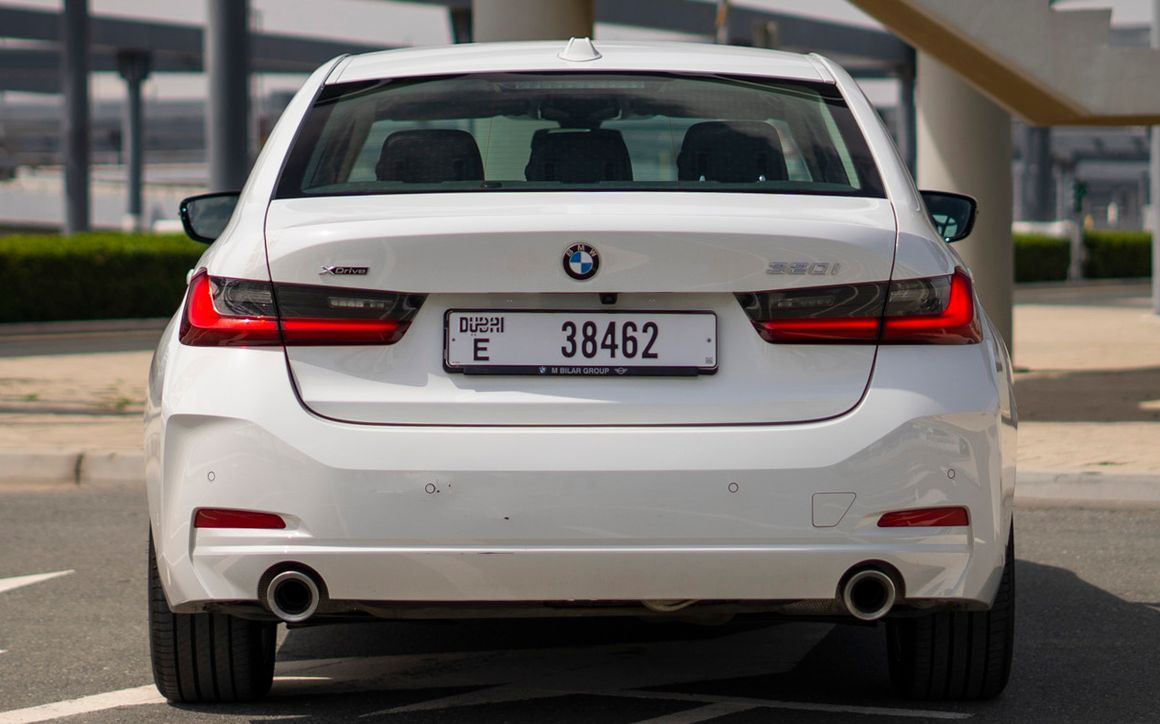 BMW 320i - image 7