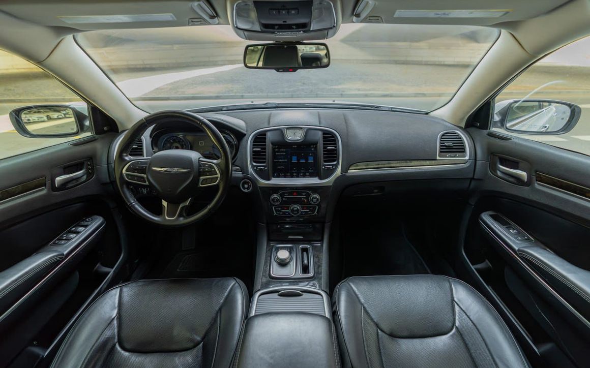 CHRYSLER 300 2021 - image 6