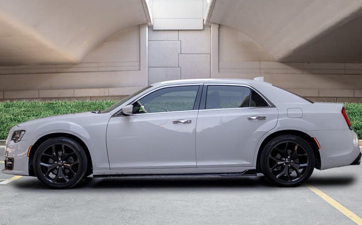 CHRYSLER 300 2021 - image 2