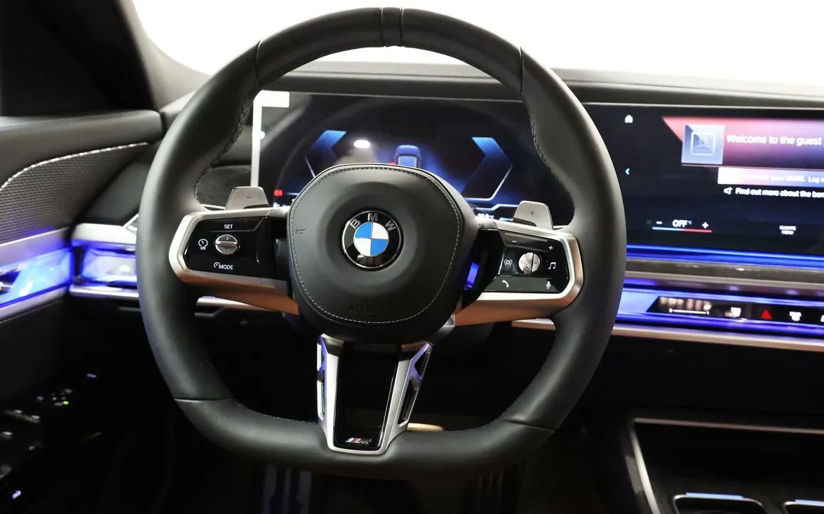BMW 735i - image 9