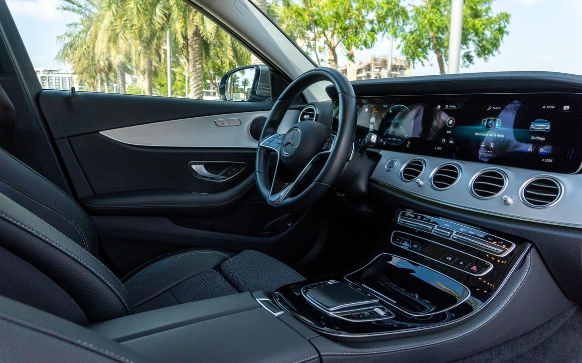 Mercedes E200 - image 12