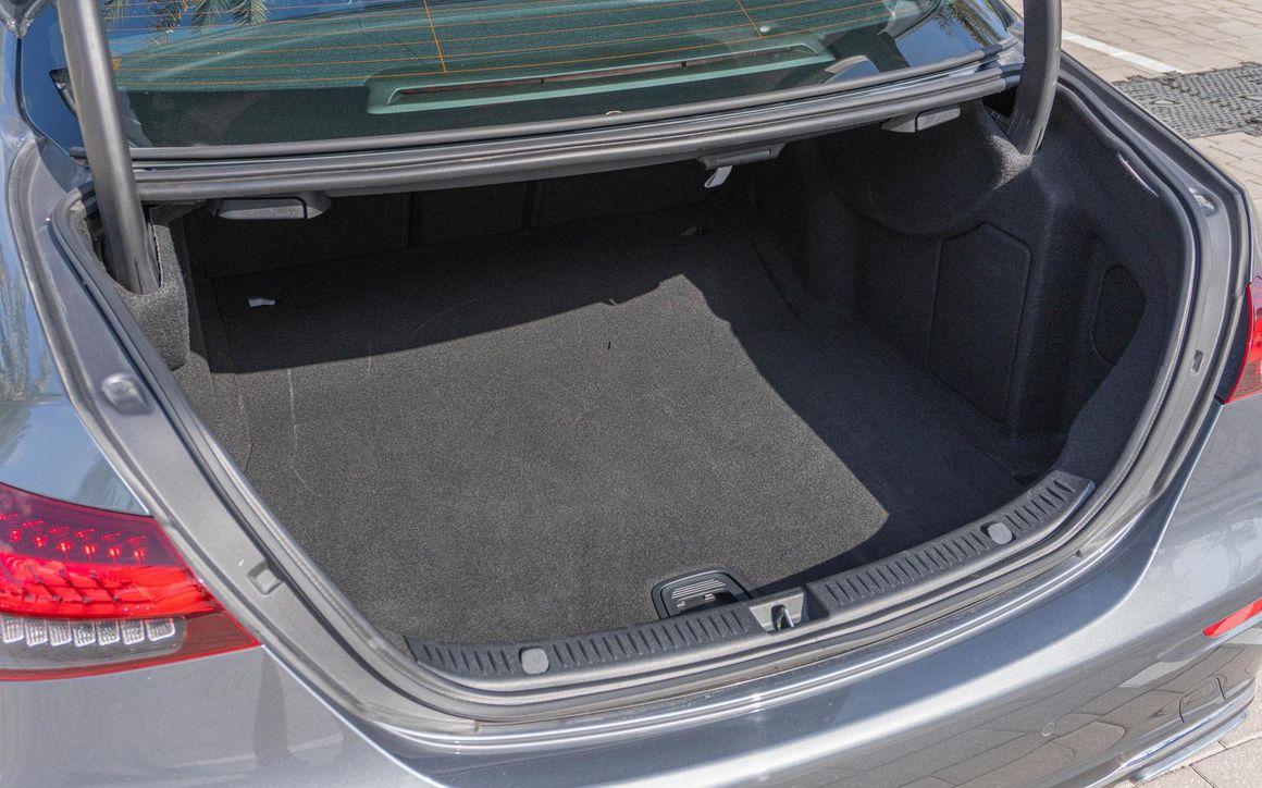 Mercedes E200 - image 6