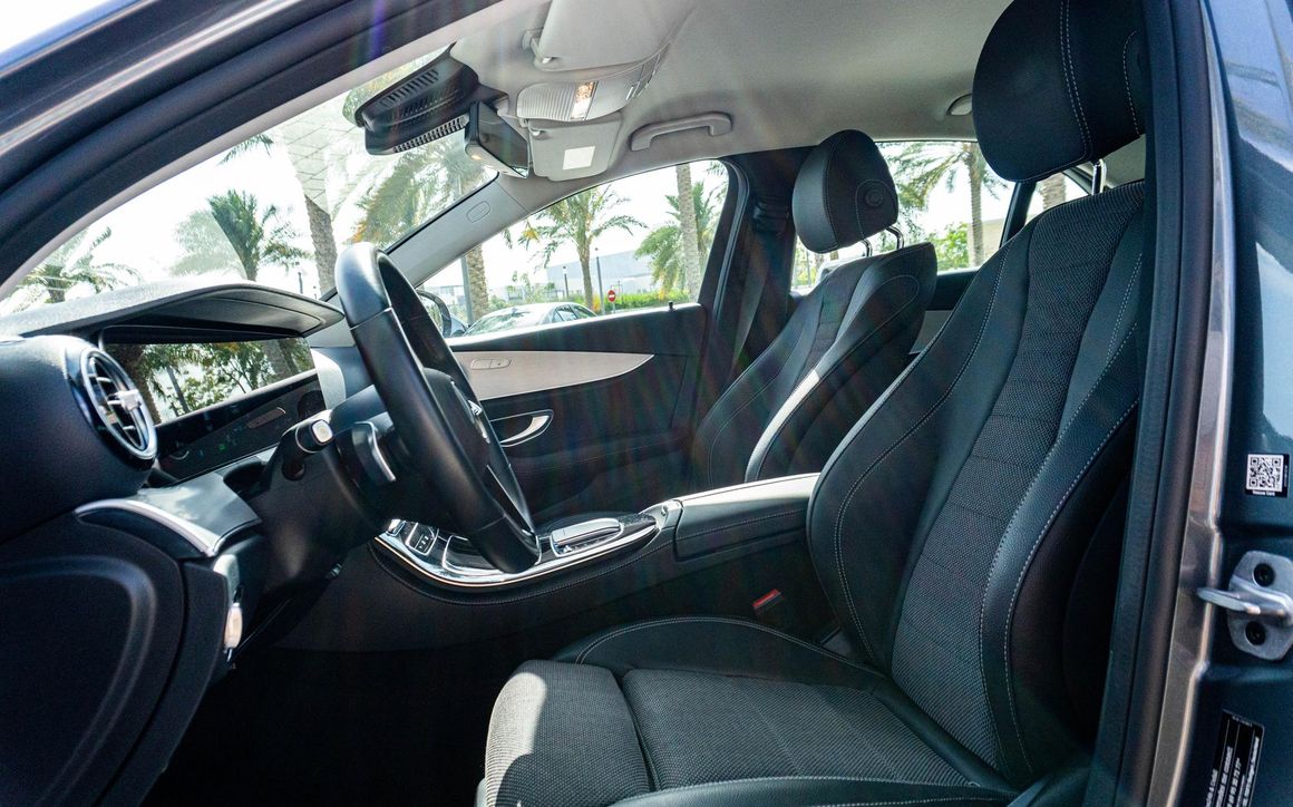 Mercedes E200 - image 10