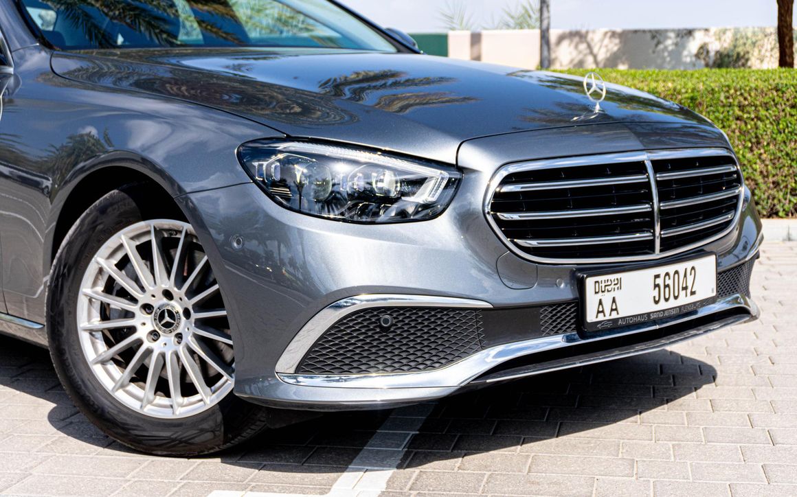 Mercedes E200 - image 7