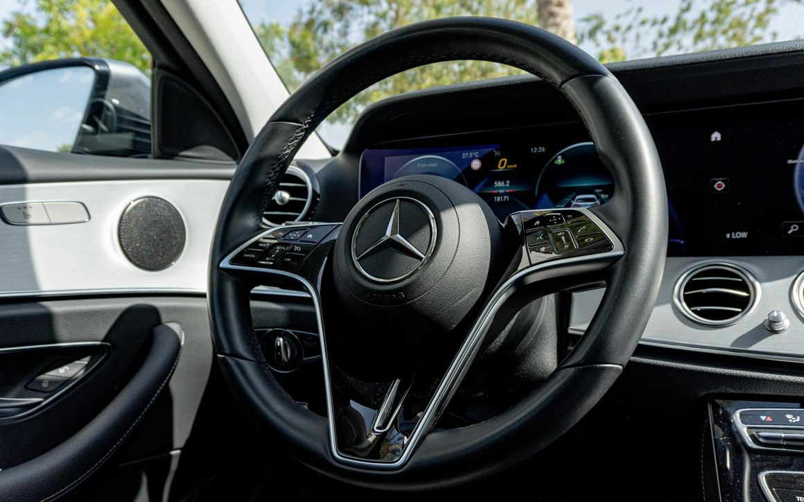 Mercedes E200 - image 14
