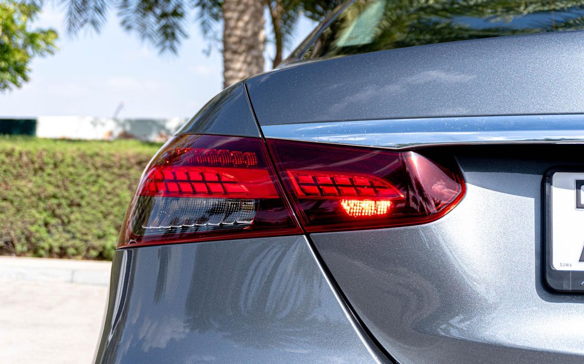 Mercedes E200 - image 9