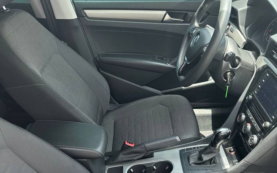 VOLKSWAGEN PASSAT - image 4