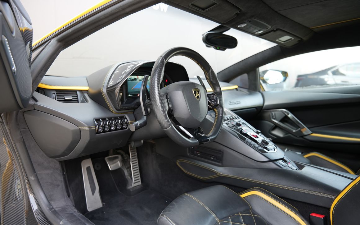 LAMBORGHINI AVENTADOR - image 5