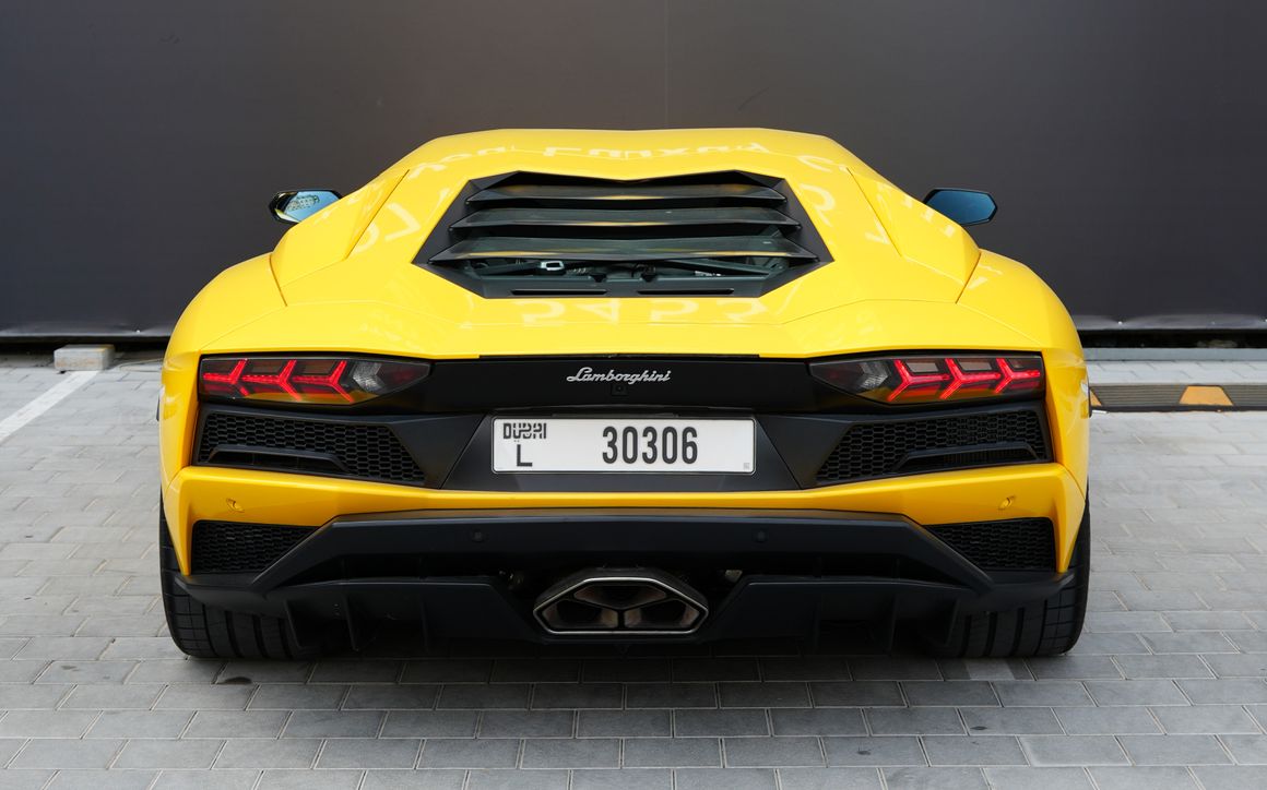LAMBORGHINI AVENTADOR - image 3