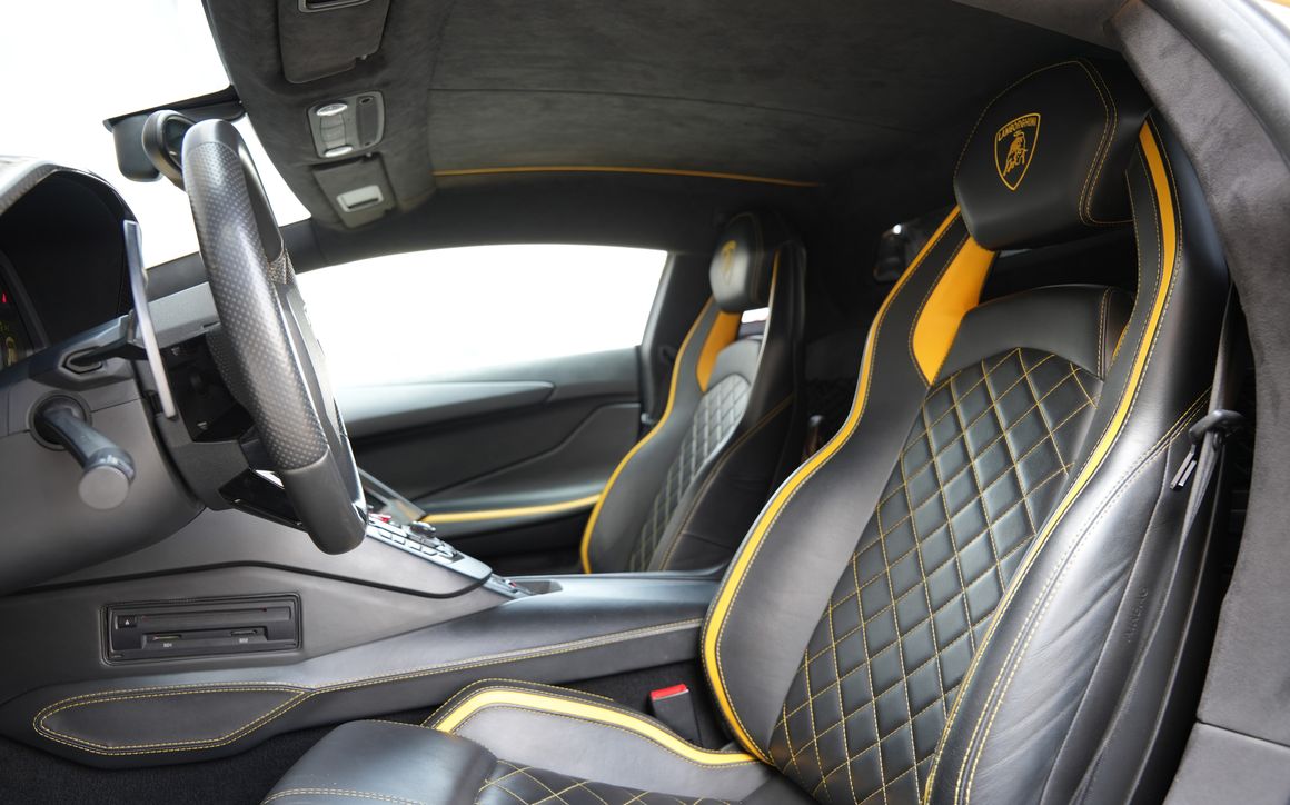 LAMBORGHINI AVENTADOR - image 4
