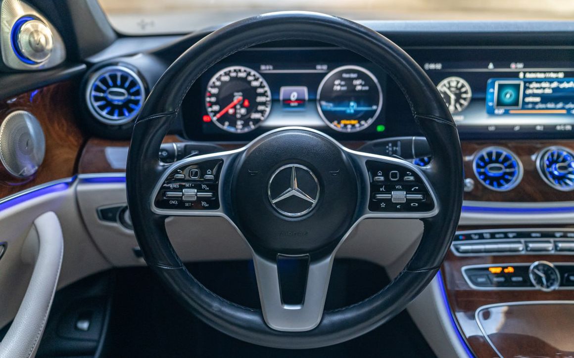 MERCEDES E300 - image 8