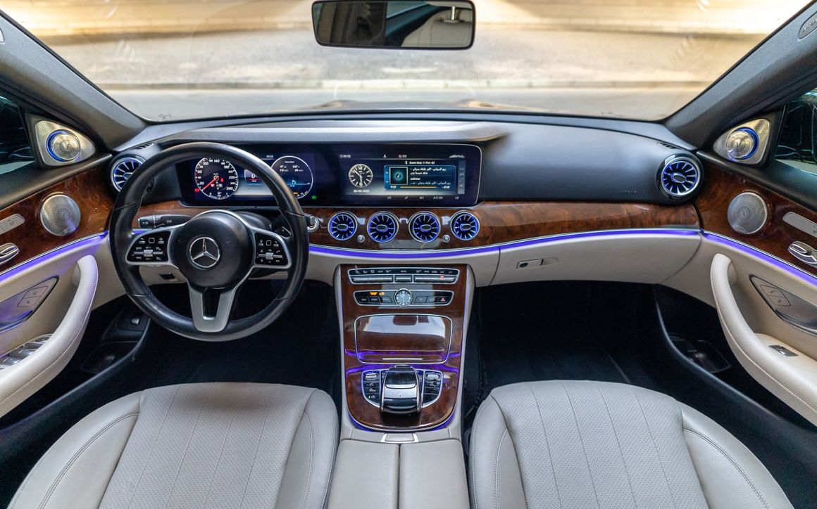 MERCEDES E300 - image 7