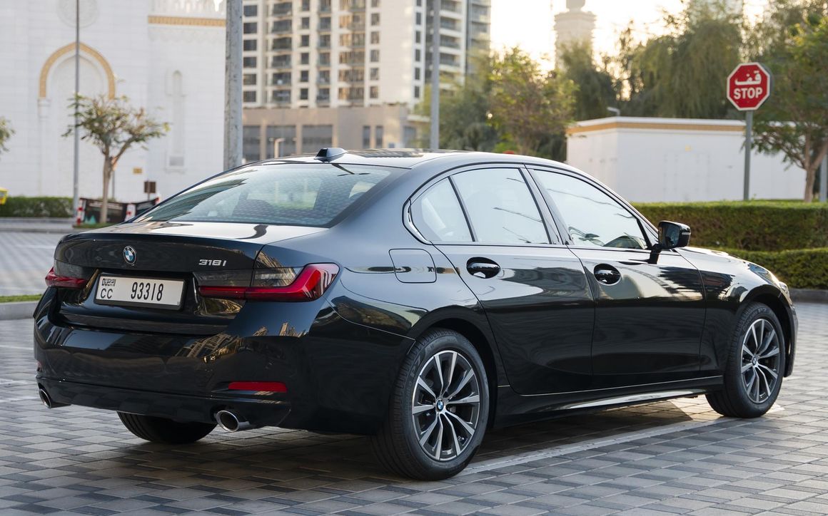 BMW 318i - image 8
