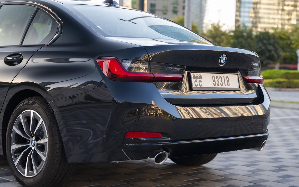 BMW 318i - image 10