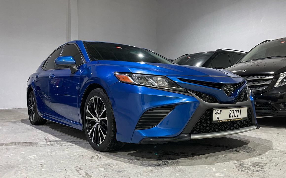 Toyota Camry SE - image 2
