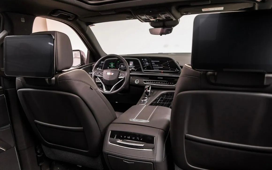 Cadillac Escalade Sport - image 5