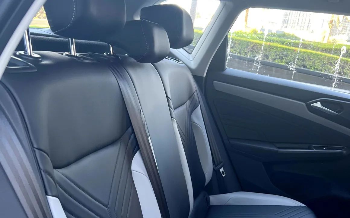 Volkswagen Jetta - image 12