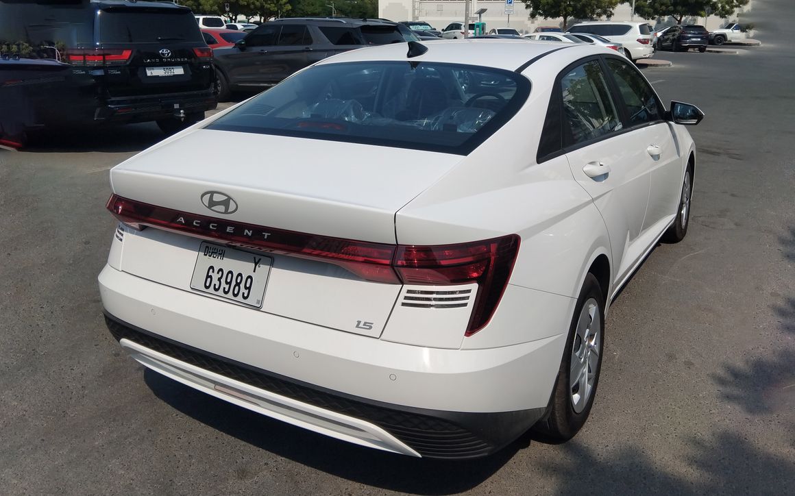 HYUNDAI ACCENT - image 6