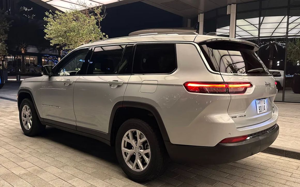 Jeep Cherokee - image 8