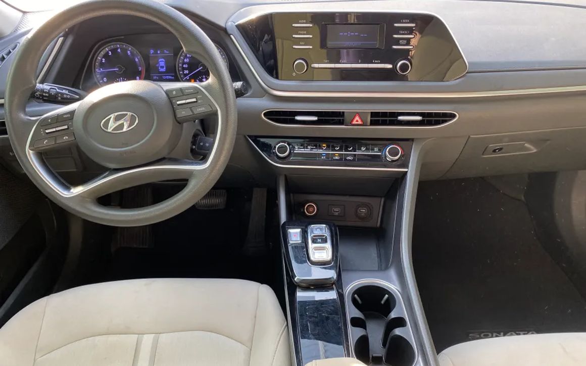 Hyundai Sonata - image 8