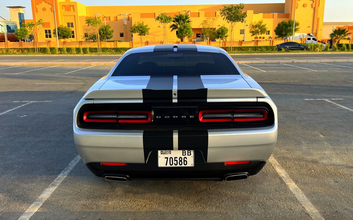 Dodge Challenger - image 7