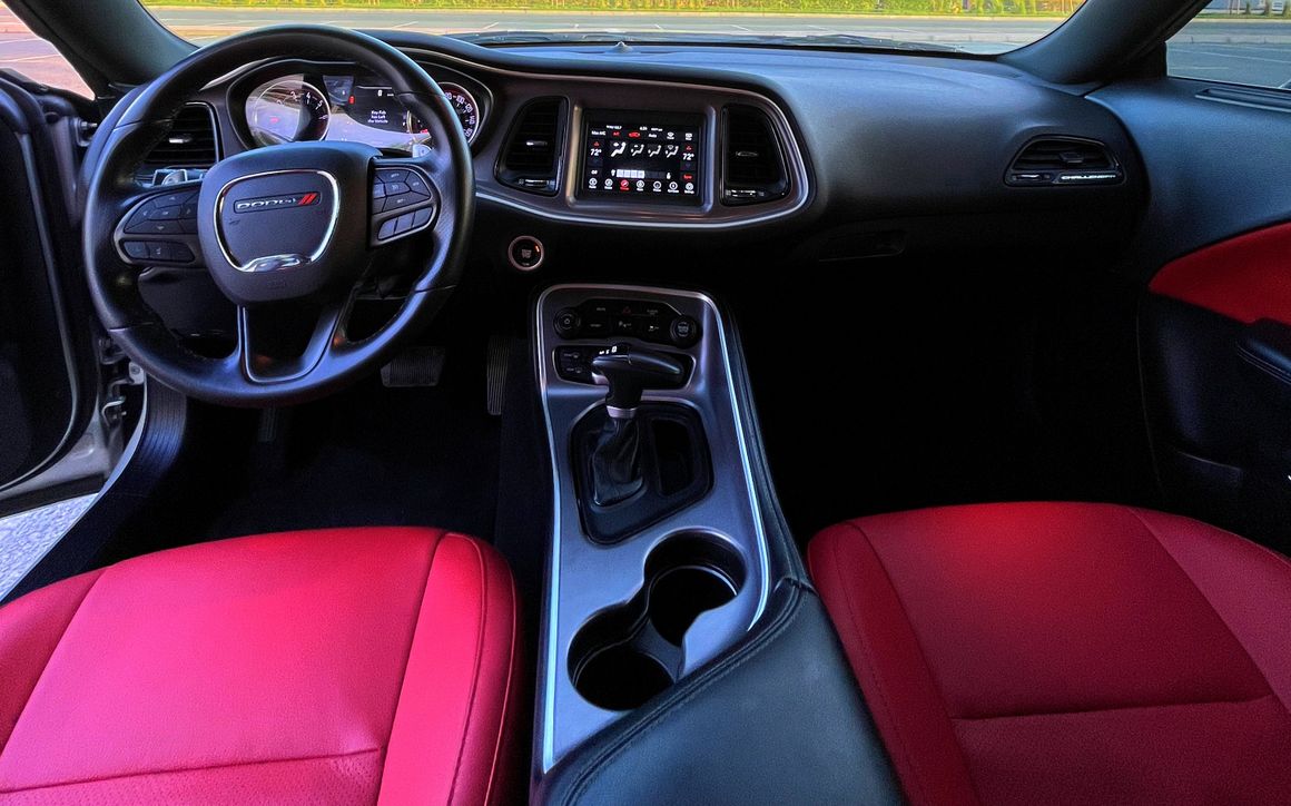 Dodge Challenger - image 11