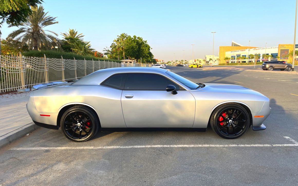 Dodge Challenger - image 5