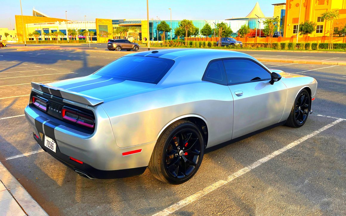 Dodge Challenger - image 6