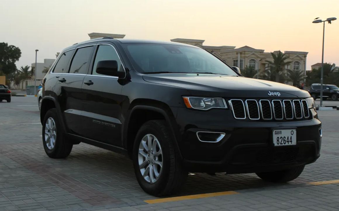 Jeep Grand Cherokee - image 1