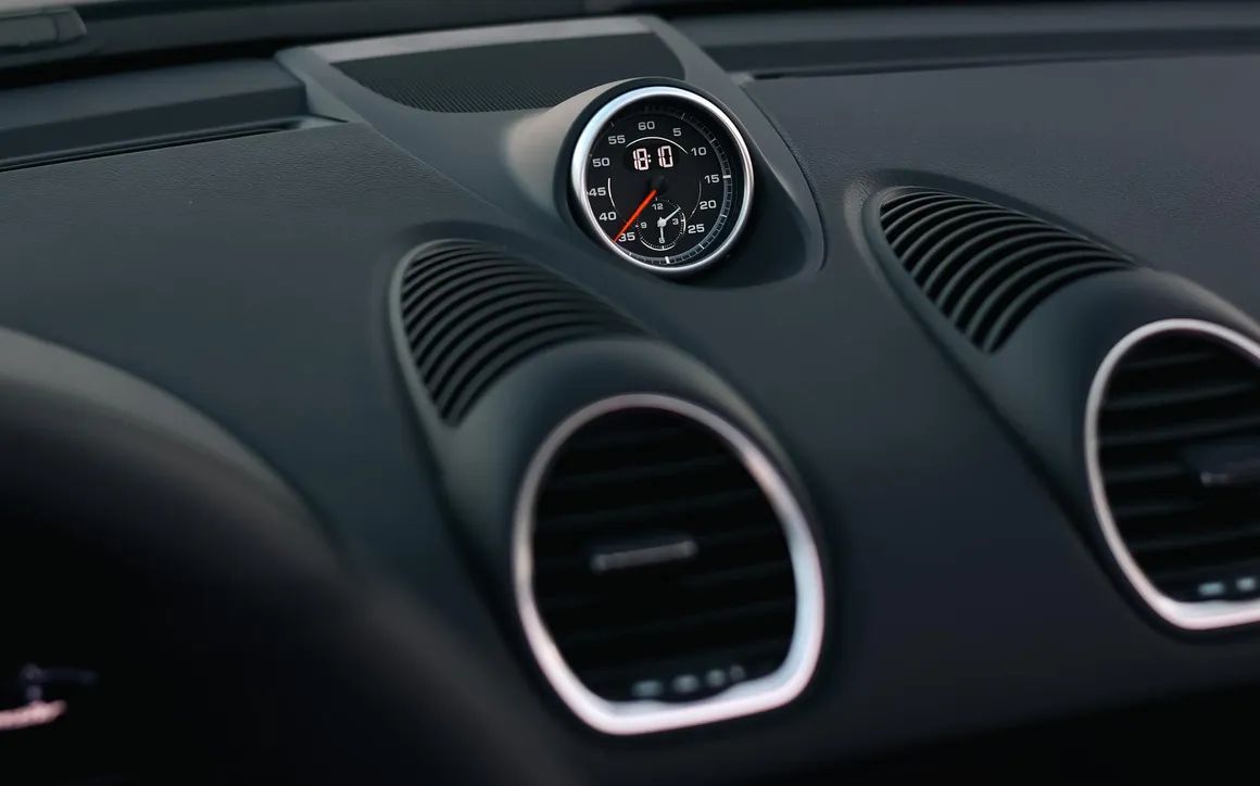 Porsche Boxster 718 Convertible Black - image 21